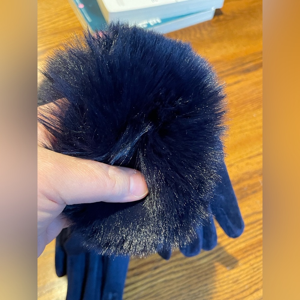 Navy Blue Tech Friendly Gloves w/ Faux Fur Cuffs - Brand New w/ Tags - Picture 3 of 11